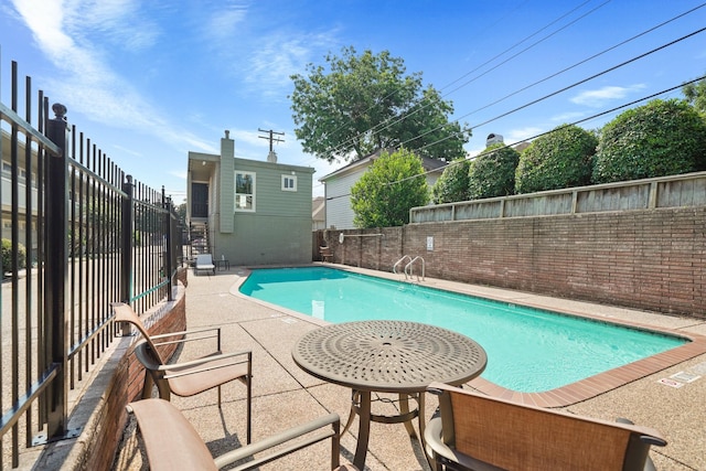 4723 Aftonshire Dr Unit 15, Houston, TX 77027 - view of swimming pool featuring a fenced backyard and a patio