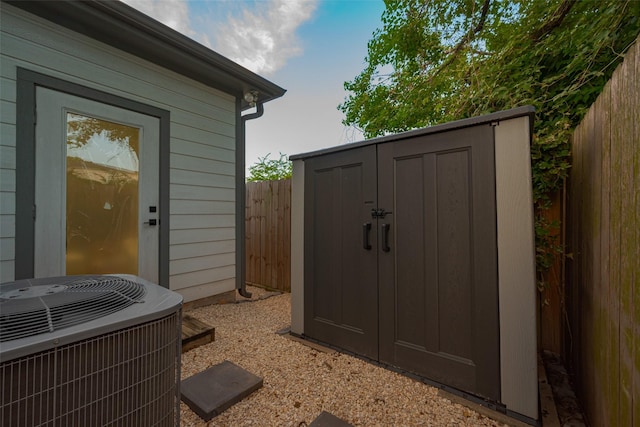 209 Blueberry St, Houston, TX 77018 - view of shed