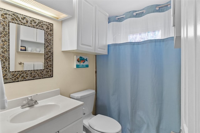 21216 Gulf Dr, Galveston, TX 77554 - bathroom with vanity and a shower with shower curtain