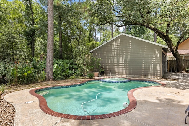 5 Cat Feet Ct, Spring, TX 77381 - view of swimming pool with a pool with connected hot tub and a patio area