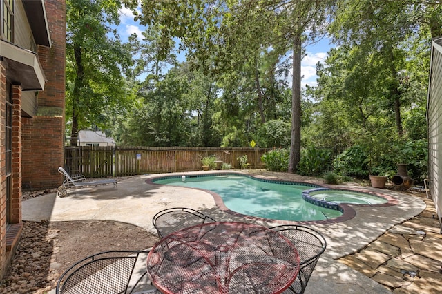 5 Cat Feet Ct, Spring, TX 77381 - view of pool featuring a patio, a pool with connected hot tub, a fenced backyard, and view of wooded area