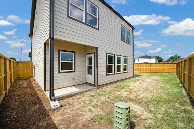 8614 Viera Ln, Houston, TX 77075 - back of property featuring a fenced backyard