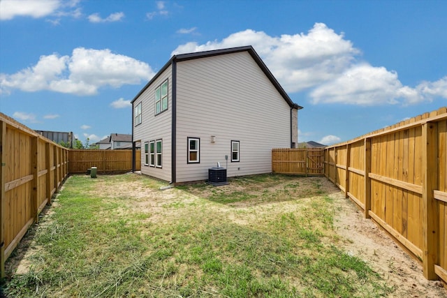 8614 Viera Ln, Houston, TX 77075 - rear view of house with a fenced backyard