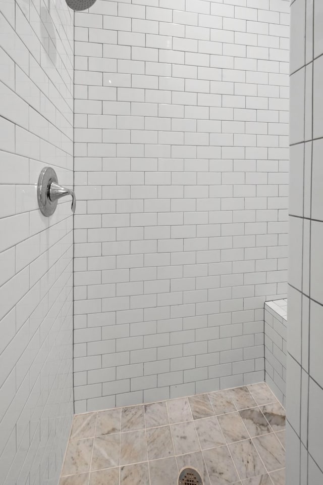 1801 Ashland St, Houston, TX 77008 - full bath featuring a tile shower