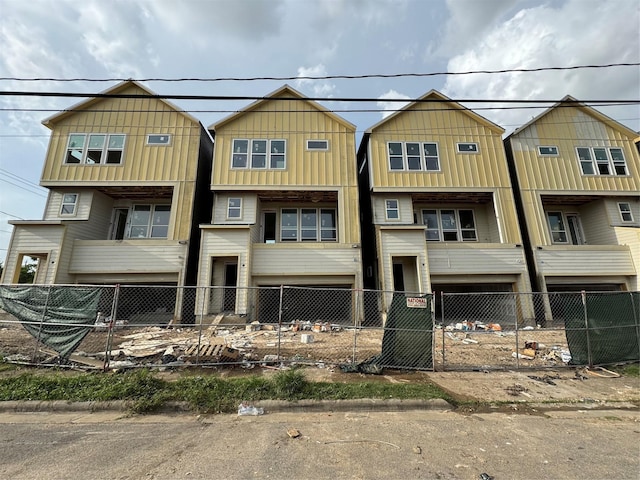 5107 Ave J, Houston, TX 77011 - view of front facade featuring a fenced front yard