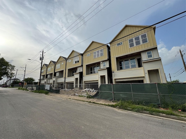 5107 Ave J, Houston, TX 77011 - view of front of property featuring board and batten siding