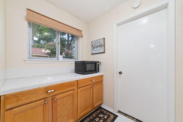 12611 Bexhill Dr, Houston, TX 77065 - bar area with black microwave and a textured ceiling