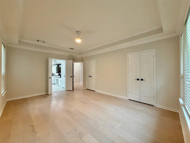 19 Pebble Hollow Ct, The Woodlands, TX 77381 - spare room with a tray ceiling, a ceiling fan, light wood-style flooring, and crown molding
