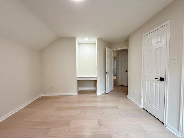 19 Pebble Hollow Ct, The Woodlands, TX 77381 - bonus room featuring light wood finished floors, vaulted ceiling, and recessed lighting