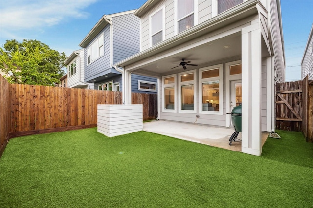 5240 Larkin St, Houston, TX 77007 - back of property featuring a patio, a fenced backyard, and ceiling fan
