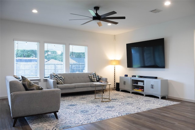 1126 Hyde Lake Ln, Missouri City, TX 77459 - living area with ceiling fan, dark wood-style floors, and recessed lighting