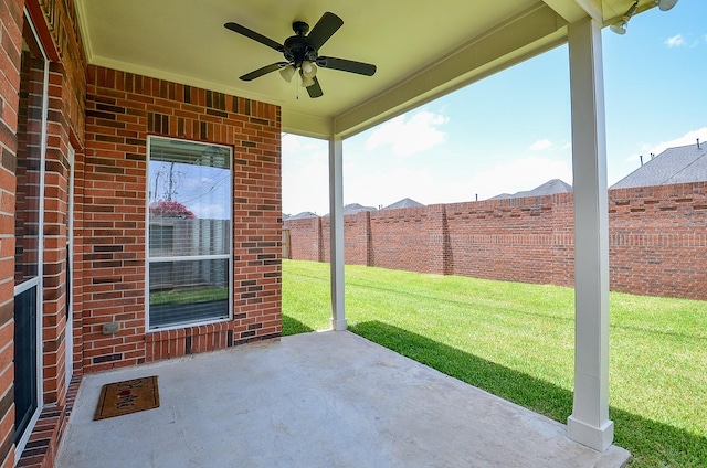 3910 Jade Cove Ln, Sugar Land, TX 77479 - fenced backyard with ceiling fan and a patio