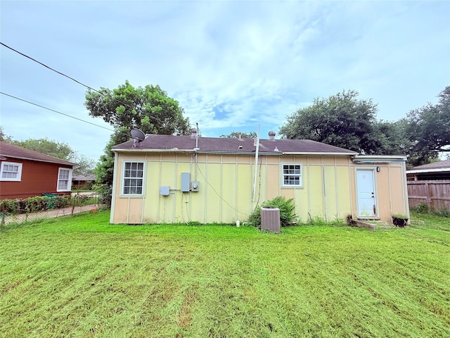 911 Parkway St, Baytown, TX 77520 - photo 14
