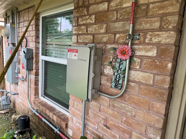 8823 Shadow Crest St, Houston, TX 77074 - exterior view of brick siding and gas meter