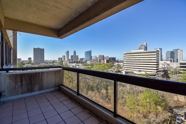 49 Briar Hollow Ln Unit 1106, Houston, TX 77027 - balcony with a view of skyline