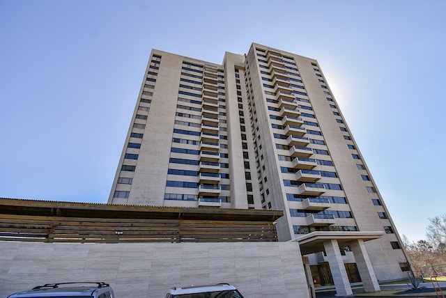 49 Briar Hollow Ln Unit 1106, Houston, TX 77027 - view of apartment building / complex