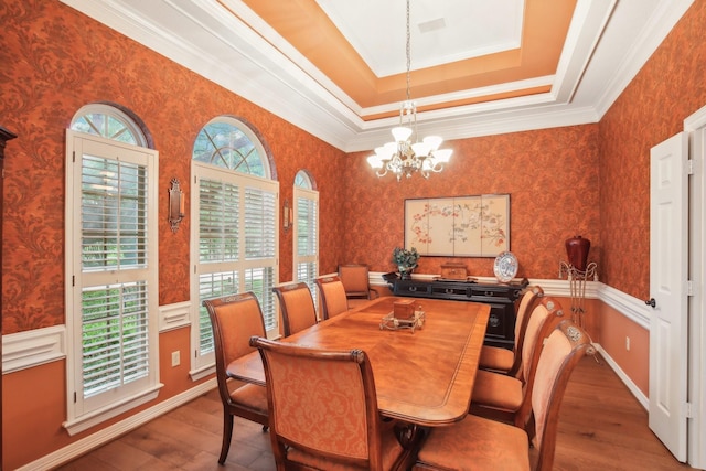 6230 Pebble Beach Dr, Houston, TX 77069 - dining area with wood finished floors, a chandelier, crown molding, a raised ceiling, and wallpapered walls