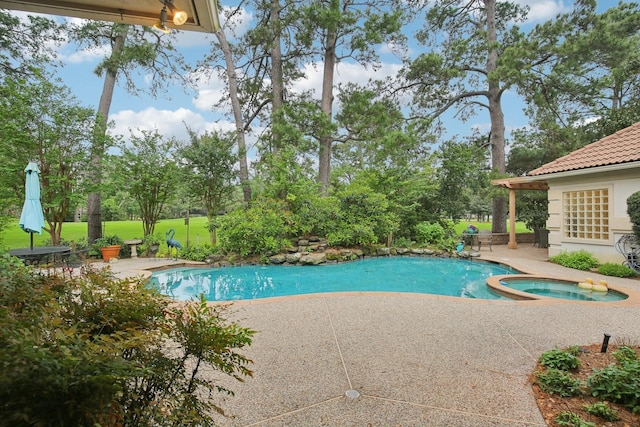 6230 Pebble Beach Dr, Houston, TX 77069 - view of pool with a patio area, view of scattered trees, and a pool with connected hot tub