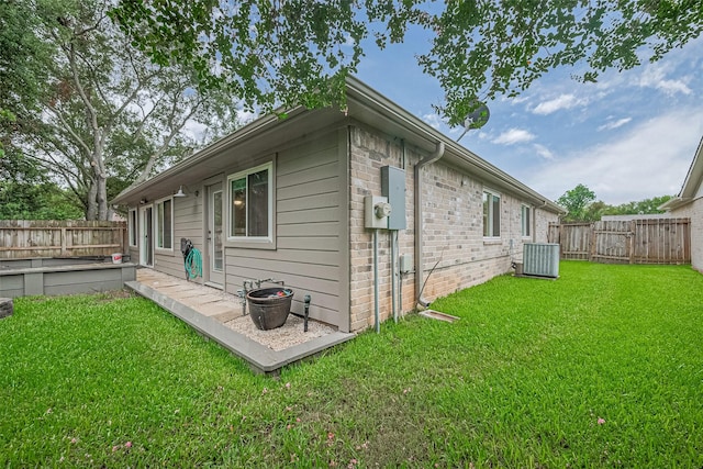 3407 Hillstone Dr, Sugar Land, TX 77479 - rear view of house with a fenced backyard