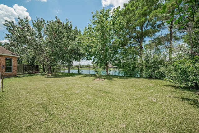 6507 Pinewood Trace Ln, Houston, TX 77041 - fenced backyard featuring a water view