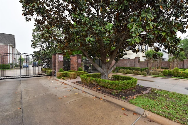 3226 Pemberton Circle Dr, Houston, TX 77025 - view of gate