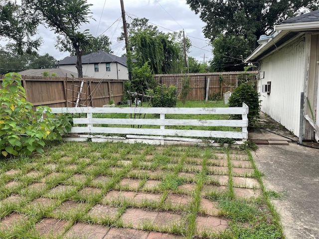 7403 N Dearborn St, Houston, TX 77055 - view of fenced backyard