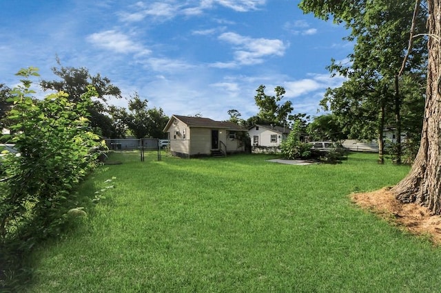 6821 Haight St, Houston, TX 77028 - view of yard