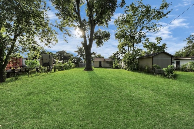 6821 Haight St, Houston, TX 77028 - view of yard