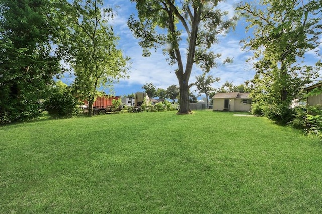 6821 Haight St, Houston, TX 77028 - view of yard