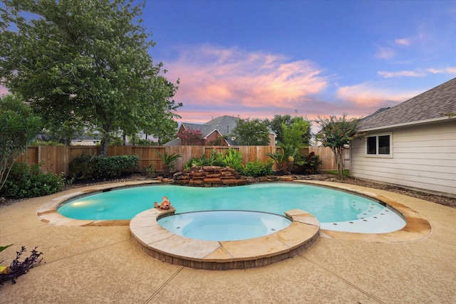 12410 Sonata Canyon Ln, Houston, TX 77041 - view of swimming pool featuring a pool with connected hot tub and a fenced backyard