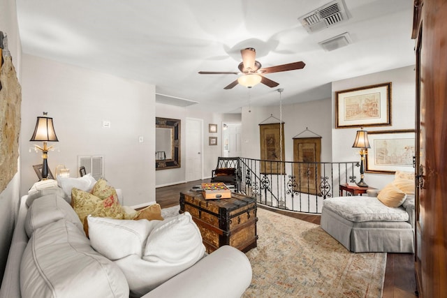 5610 Edgewick Ct, Houston, TX 77069 - living area featuring wood finished floors and a ceiling fan