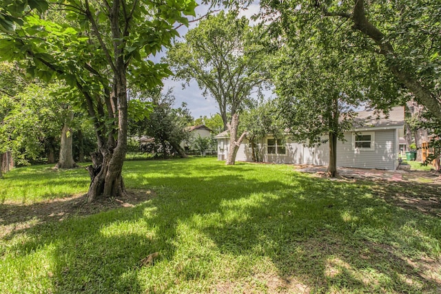 4330 Heite St, Houston, TX 77022 - view of grassy yard