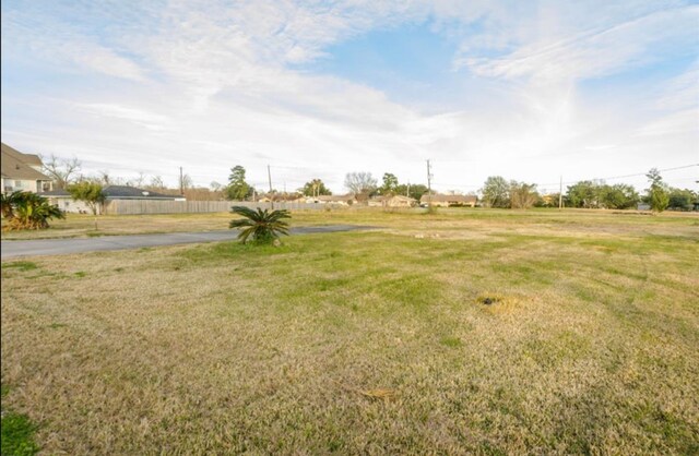 523 S Burnett Dr, Baytown, TX 77520 - photo 8