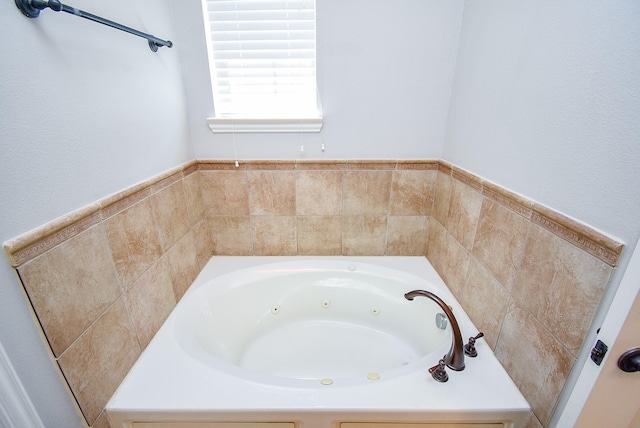 5615 Winsome Ln Unit C, Houston, TX 77057 - bathroom with a jetted tub