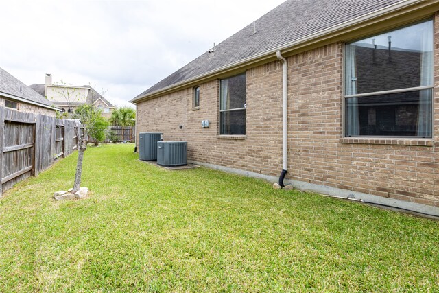 2715 Joshua Tree Ln, Manvel, TX 77578 - view of fenced backyard