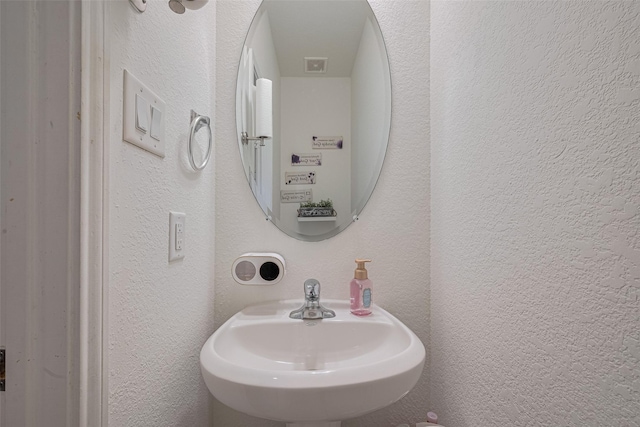 602 Willow Briar Dr, Houston, TX 77090 - bathroom with a textured wall