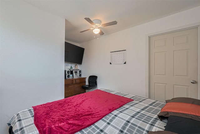 602 Willow Briar Dr, Houston, TX 77090 - bedroom with ceiling fan