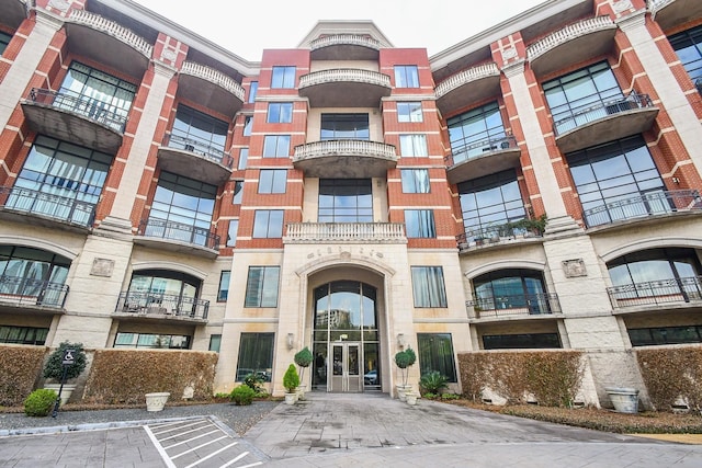 5005 Hidalgo St Unit 210, Houston, TX 77056 - view of apartment building / complex