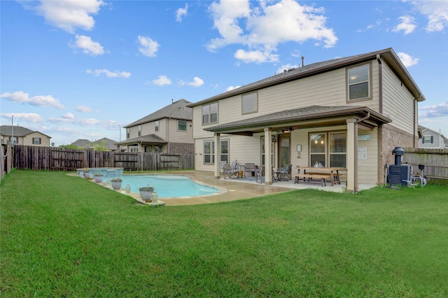 3905 Chartham Ln, Pearland, TX 77584 - back of property with a fenced backyard and a patio area