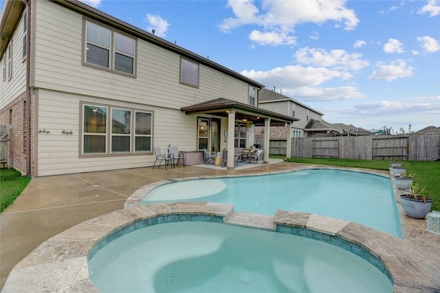 3905 Chartham Ln, Pearland, TX 77584 - view of pool featuring a patio, a fenced backyard, and a pool with connected hot tub
