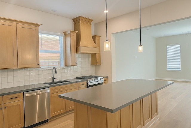 2519 S Houston Ave, Pearland, TX 77581 - kitchen with appliances with stainless steel finishes, custom range hood, light wood-style floors, decorative backsplash, and recessed lighting