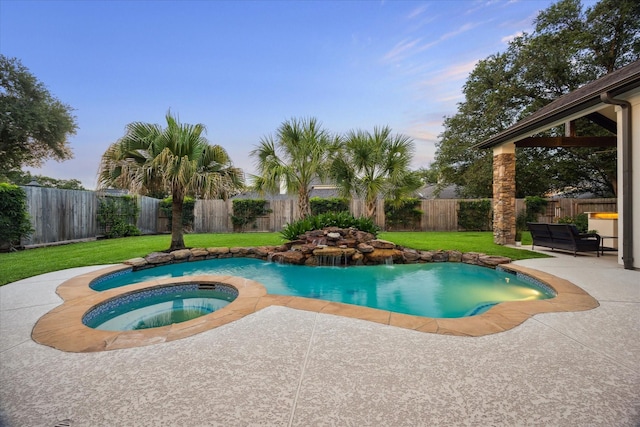 5214 Bristol Bank Ct, Houston, TX 77041 - pool at dusk featuring an in-ground hot tub, a patio area, and a fenced backyard