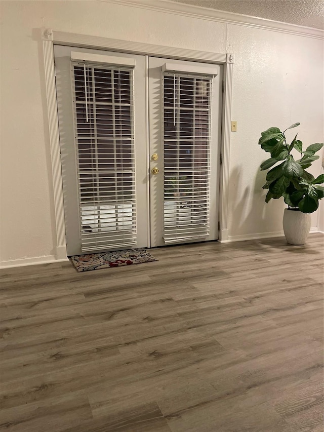 6101 Maywood Dr, Houston, TX 77053 - detailed view of wood finished floors and baseboards