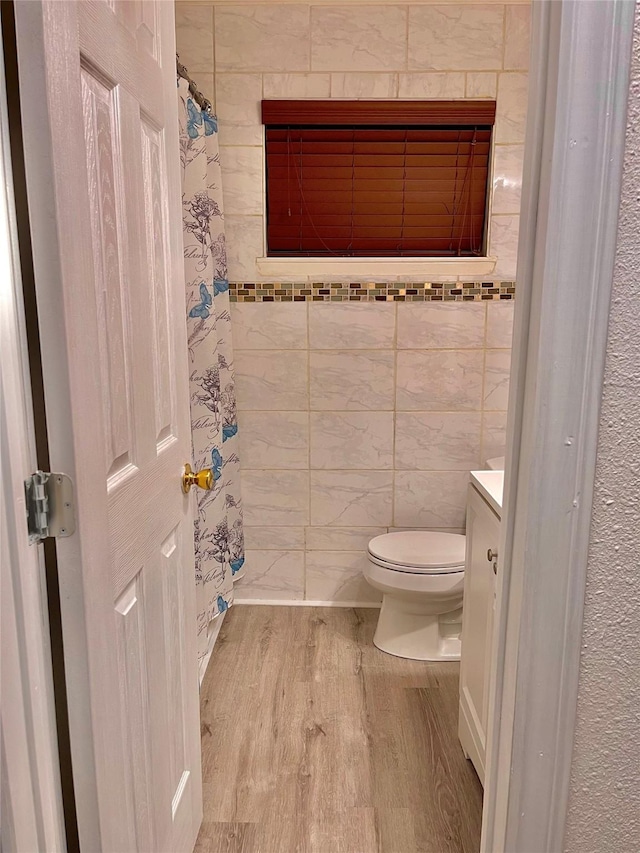 6101 Maywood Dr, Houston, TX 77053 - full bath featuring wood finished floors, vanity, and tile walls