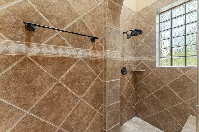 4022 Hidden Winds Dr, Spring, TX 77386 - bathroom with a tile shower