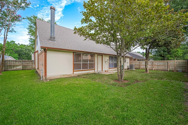 2415 Pebbledowne Cir, Sugar Land, TX 77478 - rear view of house featuring a fenced backyard and a shingled roof