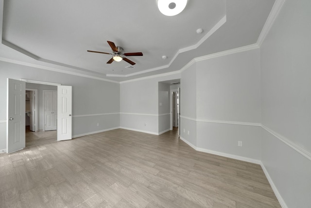 412 Belmont Ct, Lewisville, TX 75067 - spare room with a ceiling fan, a raised ceiling, light wood finished floors, and a smoke detector