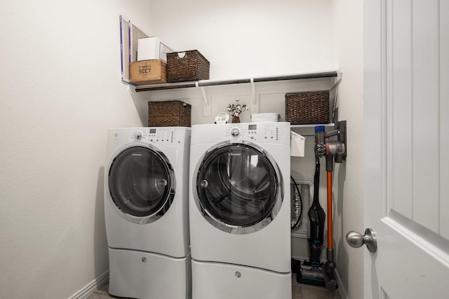 29522 Westhope Dr, Spring, TX 77386 - laundry room with baseboards and independent washer and dryer