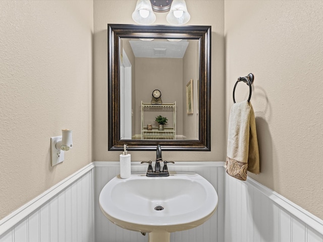 3139 Prairiestone Trail Ln, Katy, TX 77450 - bathroom with wainscoting and a decorative wall