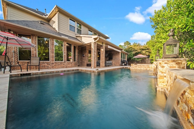 207 Fox Squirrel Ct, Pinehurst, TX 77362 - swimming pool featuring a patio